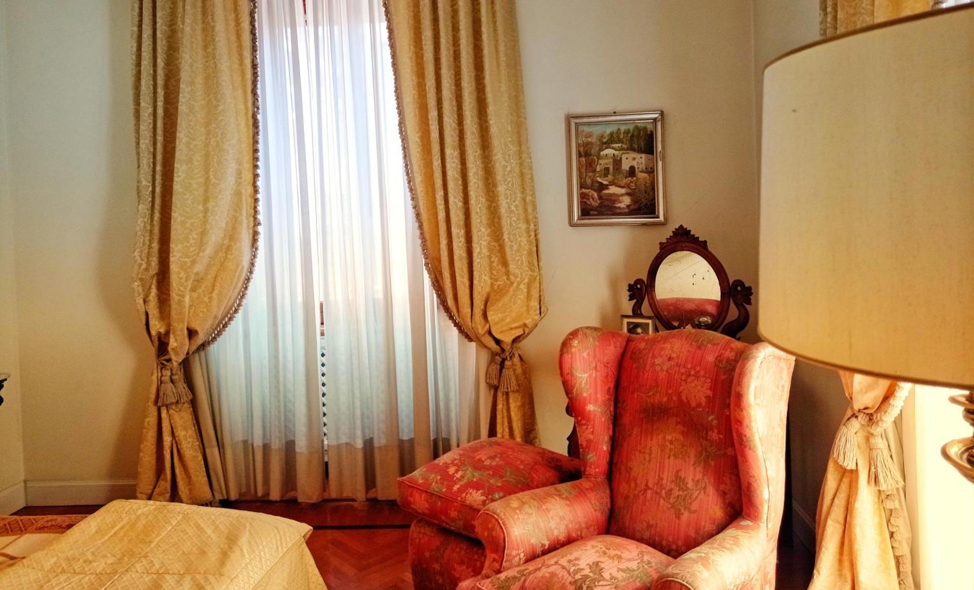 Roman Holidays Boutique Room photo